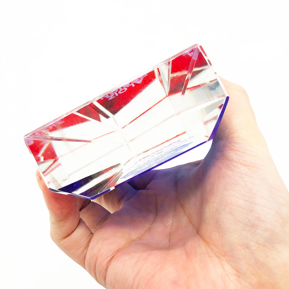 おしゃれなオリジナルクリスタルトロフィー制作