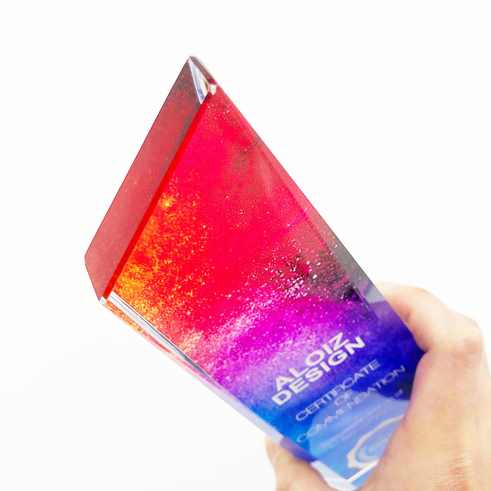 おしゃれなオリジナルクリスタルトロフィー制作