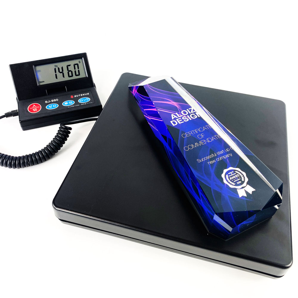 クリスタルトロフィーの重さ