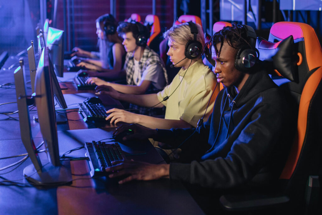 勝利の瞬間を永遠に｜eスポーツに輝きを添えるオリジナルクリスタルトロフィー